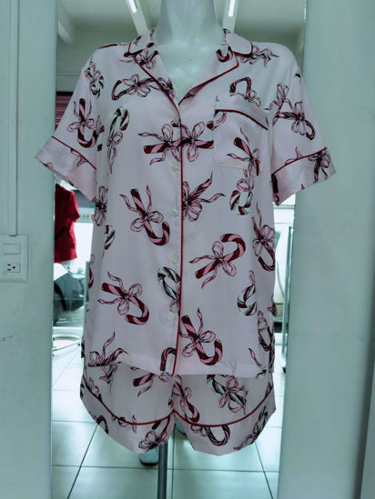 Imagen de Victoria's Secret  Pijama Satín Camisón con Botones y Short.